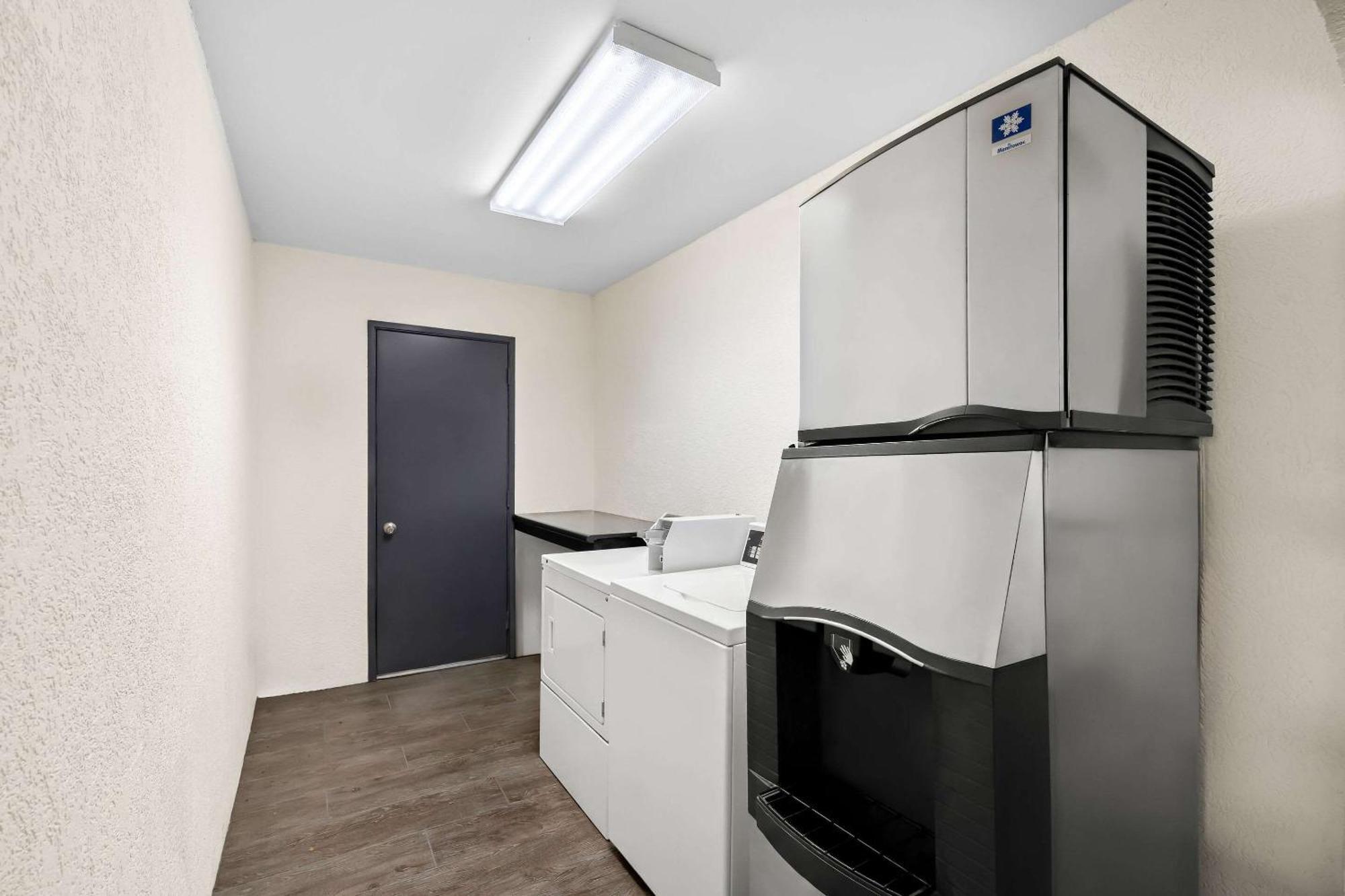 Quality Inn & Suites Monticello エクステリア 写真