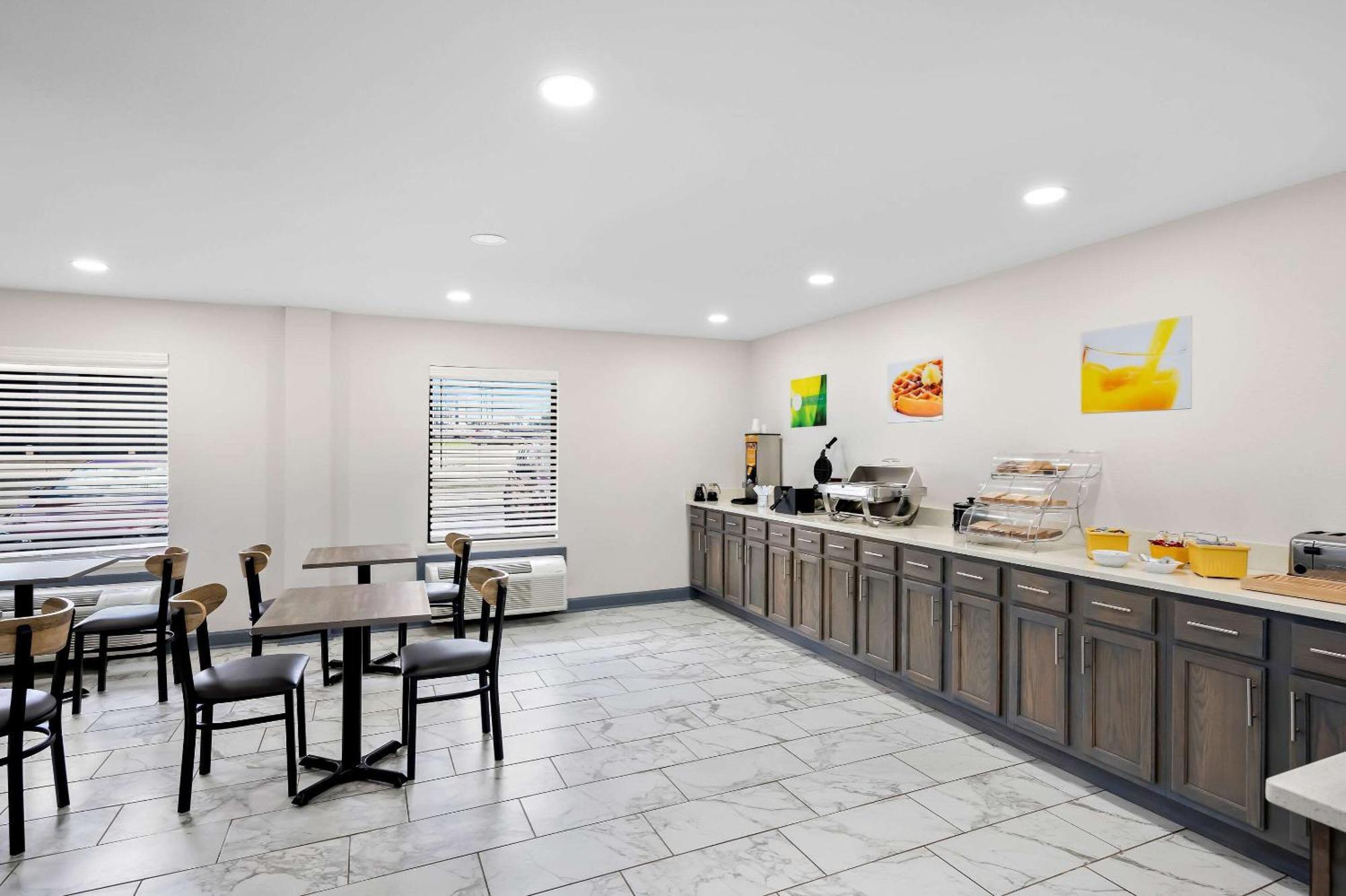 Quality Inn & Suites Monticello エクステリア 写真