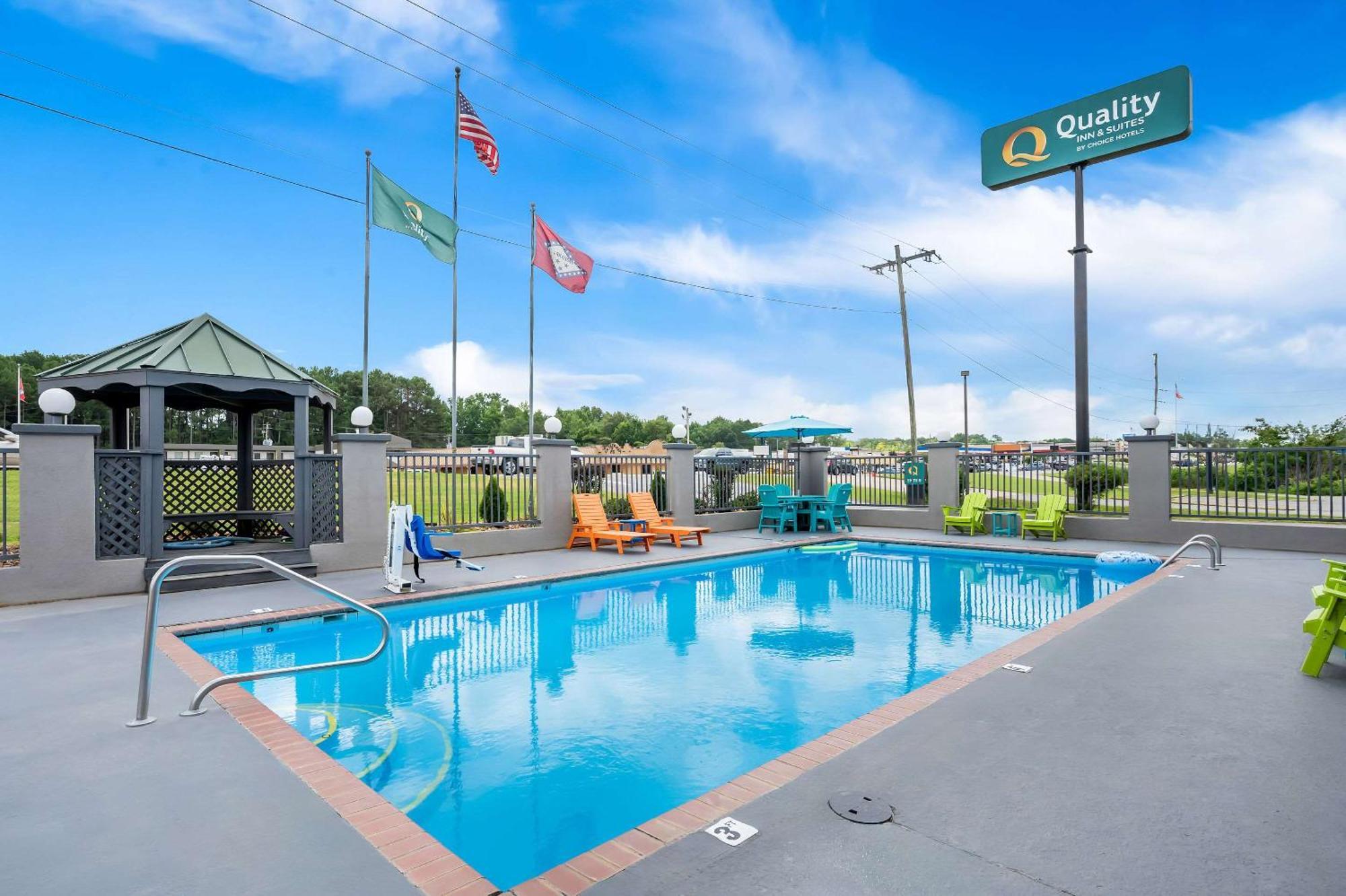Quality Inn & Suites Monticello エクステリア 写真