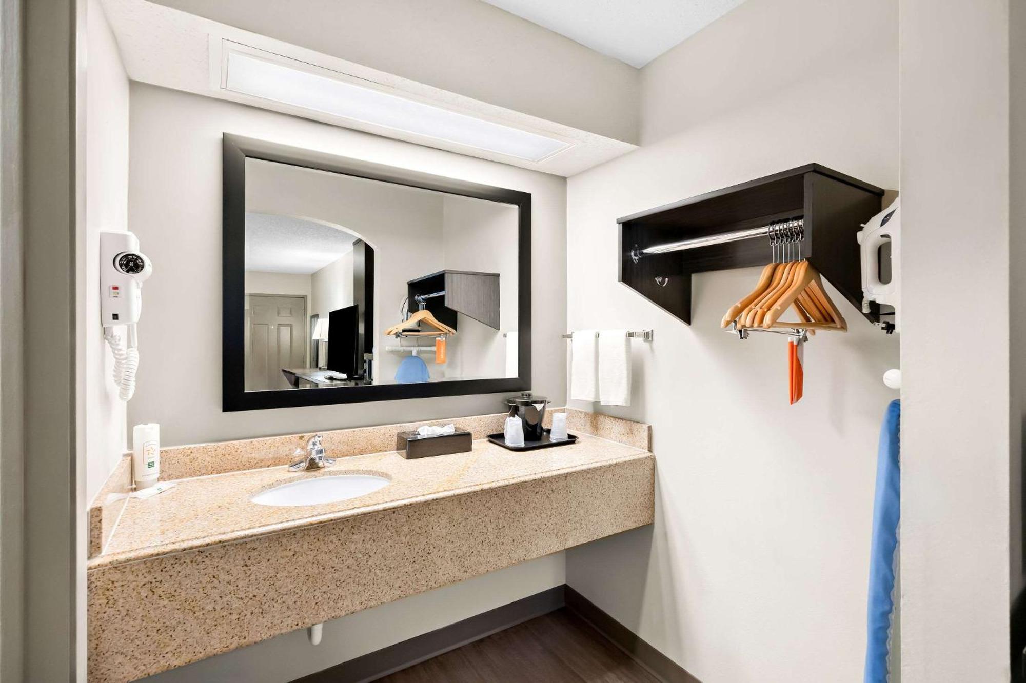Quality Inn & Suites Monticello エクステリア 写真