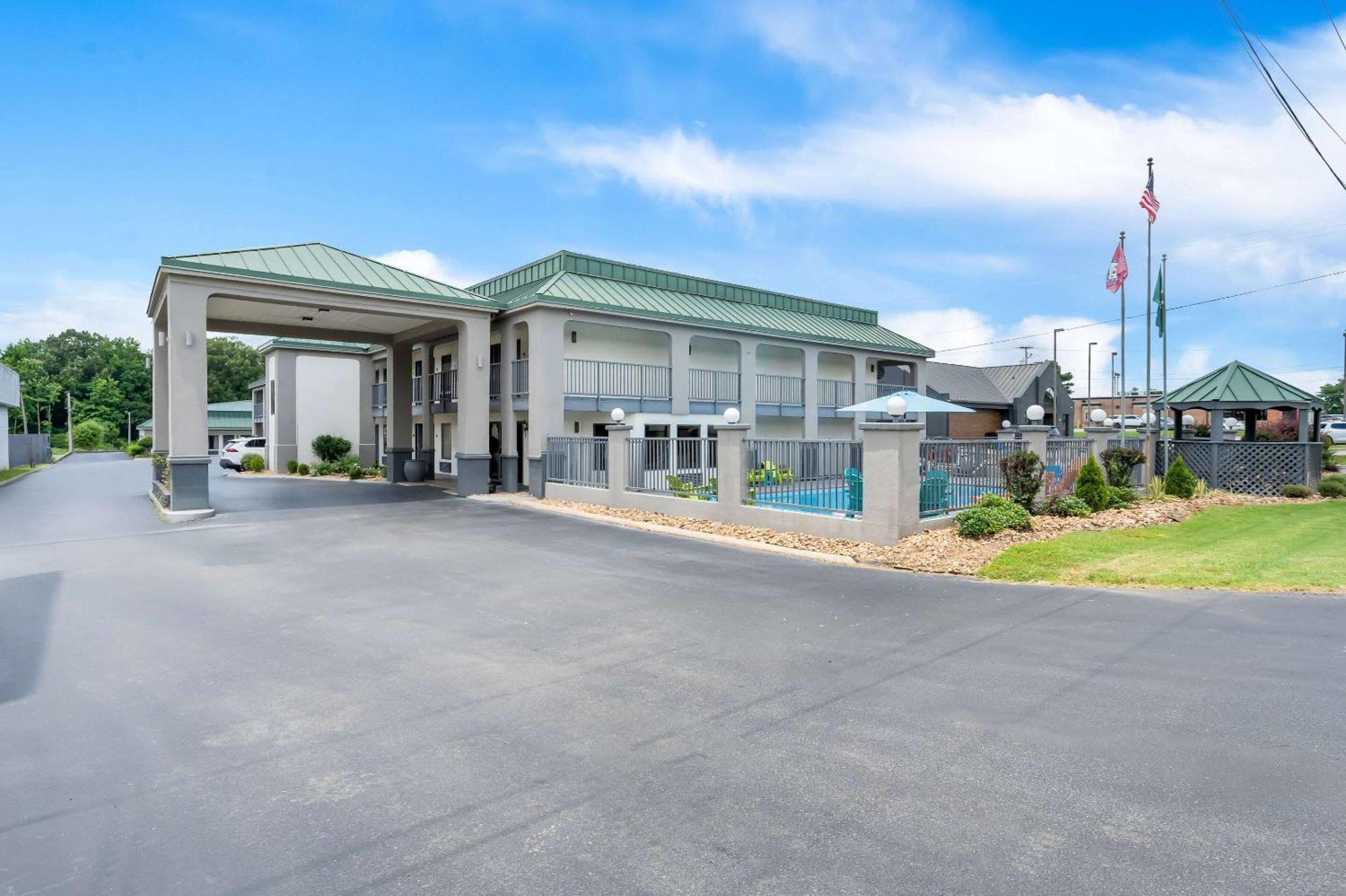 Quality Inn & Suites Monticello エクステリア 写真