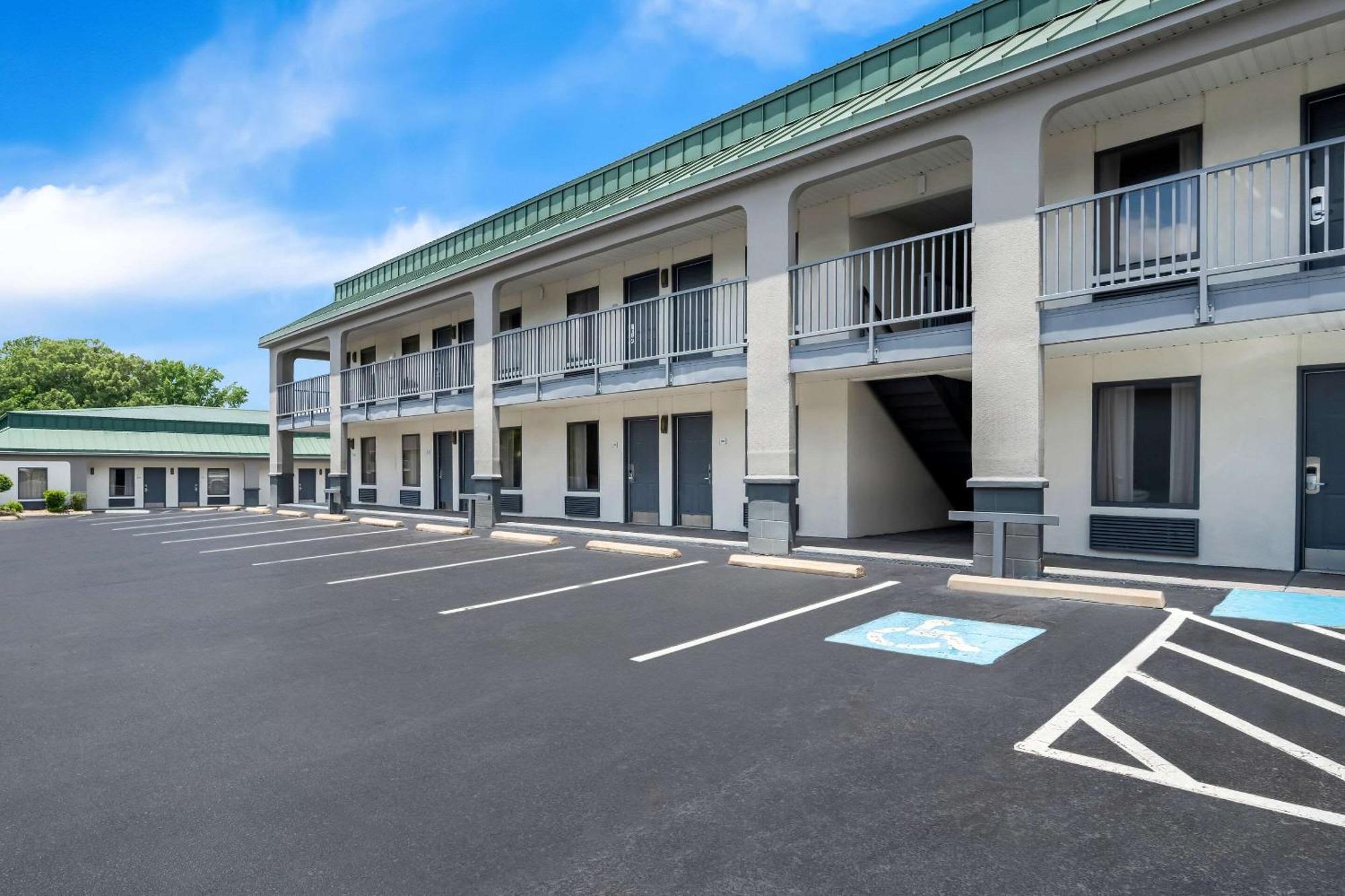Quality Inn & Suites Monticello エクステリア 写真